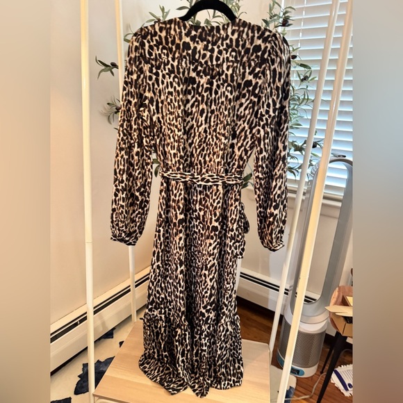 Banana Republic Leopard Print Midi Dress
Size 6 - Picture 11 of 12